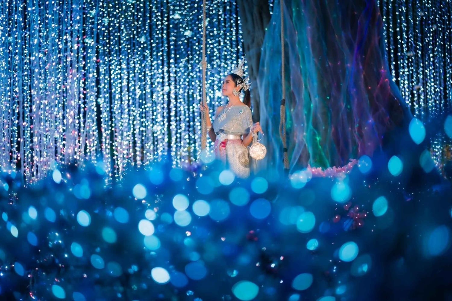 Obiektyw: Raz w roku w parku Na Satta podczas festiwalu świateł