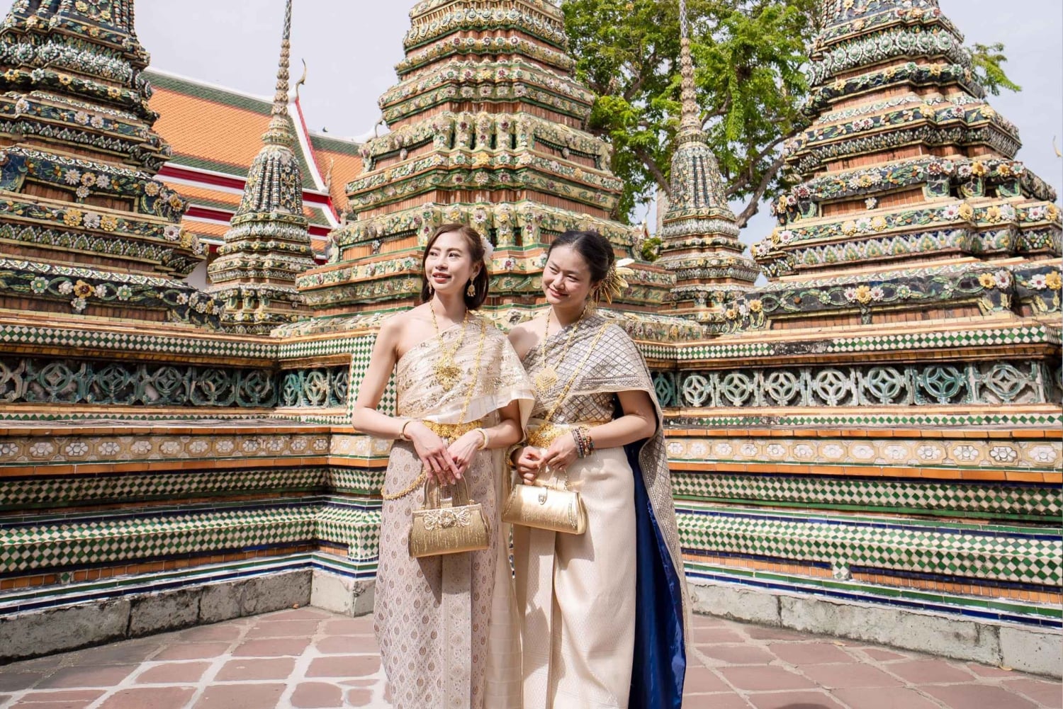 Wat Pho: Sessão fotográfica com trajes tradicionais tailandeses