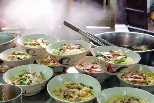 Visite nocturne de la cuisine de rue de China Town à Bangkok