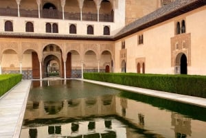 Alhambra og Nasrid-palassene - guidet tur med billetter