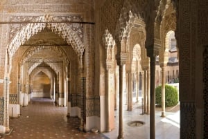 Экскурсия в Альгамбру с гидом и ускоренным входом