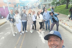 Bogotá´s Barrios: El Paraíso Favela Tour with Cable Car