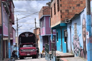 Bogotá´s Barrios: El Paraíso Favela Tour with Cable Car