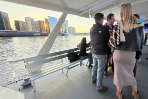 Buenos Aires: Puerto Madero Sunset Cruise with Open Bar