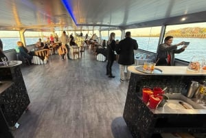 Buenos Aires: Puerto Madero Sunset Cruise with Open Bar