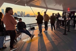 Buenos Aires: Puerto Madero Sunset Cruise with Open Bar