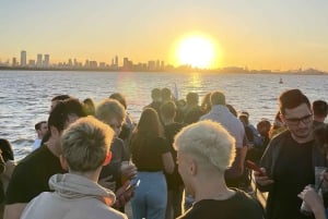 Buenos Aires: Puerto Madero Sunset Cruise with Open Bar
