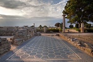 Costa Brava: Private Tour of Empuries and Boat Ride