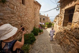 From Barcelona: Costa Brava Day Tour with Boat Trip