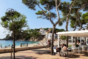 Von Barcelona aus: Ganztagestour durch die typischen Städte der Costa Brava