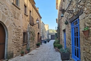 Von Barcelona aus: Ganztagestour durch die typischen Städte der Costa Brava