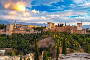 Z Costa del Sol: Granada, Alhambra + zwiedzanie pałaców Nasrydów