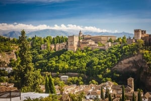 Granada: Alhambra, Alcazaba, and Nasrid Palaces Tour