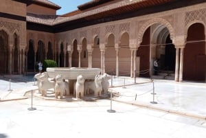 Granada: Alhambra, Alcazaba, and Nasrid Palaces Tour