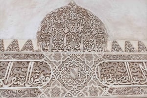 Granada: Alhambra, Alcazaba, and Nasrid Palaces Tour