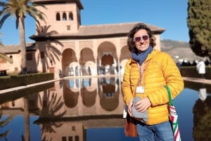Granada: Alhambra, Alcazaba, and Nasrid Palaces Tour