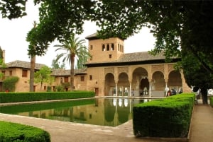 Granada: Alhambra i Ogrody Generalife - wycieczka z przewodnikiem