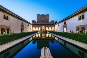 Granada: Alhambra und Nasridenpaläste - Geführte Tour bei Nacht