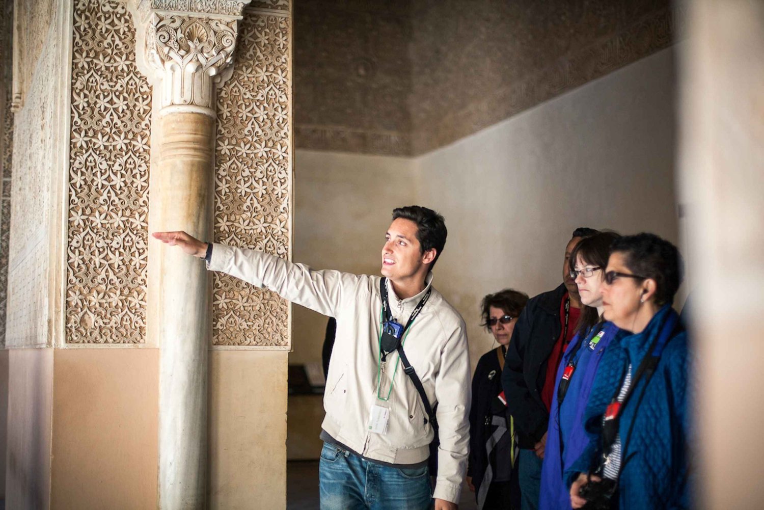 Granada: Alhambra and Nasrid Palaces Small Guided Tour