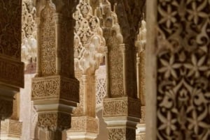 Granada: Tour durch die Alhambra und die Nasridenpaläste ohne Tickets