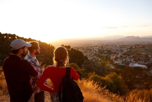 Granada: Vistas de la Alhambra y Sierra Nevada al atardecer en E-Bike