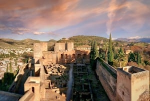 Granada: Alhambra Fast-Track Guided Tour