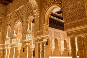 Granada: Alhambra & Gardens Tour w/Nasrid Palaces Option