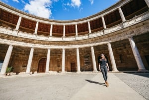 Granada: Alhambra Guided Tour with Nasrid Palaces & Gardens