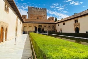 Granada: Tour guiado de la Alhambra con los Palacios Nazaríes