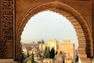 Granada: Alhambra & Nasridenpaläste Kleingruppentour mit Guide