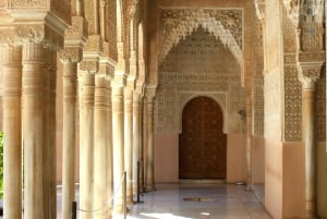 Granada: Alhambra & Nasridenpaläste Kleingruppentour mit Guide