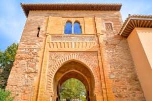 Granada: Alhambra Kleingruppentour mit Nasridenpalästen