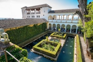 Granada: Alhambra Ticket und geführte Tour mit den Nasridenpalästen