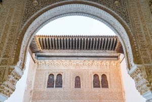 Granada: Alhambra Ticket und geführte Tour mit den Nasridenpalästen