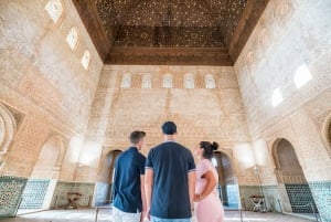 Granada: Alhambra Ticket und geführte Tour mit den Nasridenpalästen