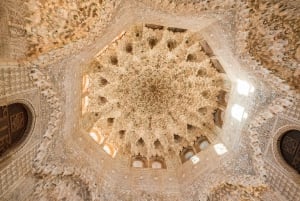Granada: Alhambra Ticket und geführte Tour mit den Nasridenpalästen