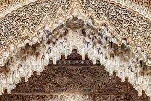 Granada: Private Full Alhambra Tour with Nasrid Palaces