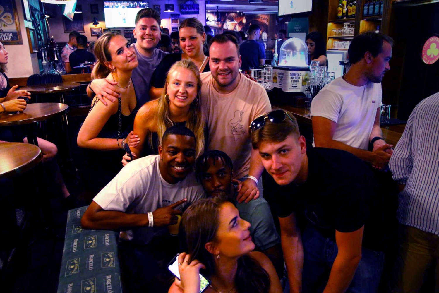 Гранада: Экскурсия по пабам и клубам с напитками и входным билетом в клуб