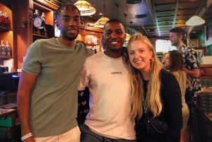 Granada: Kneipen & Clubs Crawl mit Drinks & Club Entry Ticket