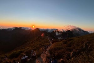 Madeira: Pico do Arieiro al atardecer con aperitivos y vino