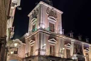Madrid: Verzauberter Abend Rundgang auf Spanisch