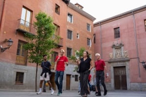 Madrid: Local Tapas, Drinks, and Hidden Gems Walking Tour