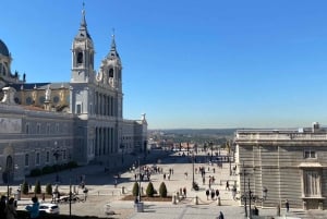 Madrid: slentretur gennem Østrig-kvarteret, mulighed for besøg på Prado-museet