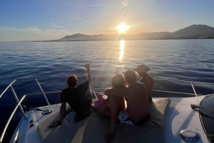 Marbella: Puerto Banús, tour de lujo en yate de 2 horas.