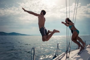 Marbella: Prywatny rejs żaglówką z napojami w Puerto Banús