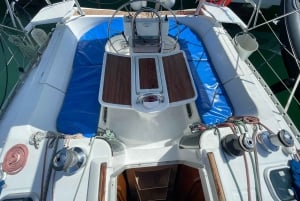 Marbella: Prywatny rejs żaglówką z napojami w Puerto Banús