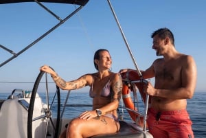 Marbella: Seiling og delfinkikking med snacks og drikke