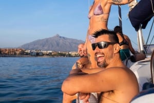 Marbella: Seiling og delfinkikking med snacks og drikke