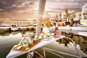 Marbella: Crucero de lujo en velero al atardecer en Puerto Banús