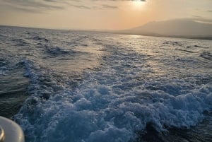 Marbella: Puesta de Sol en Yate Compartido con cava y fresas